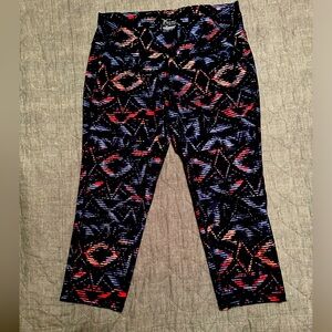 Old Navy capri exercise leggings mid-to-low rise - size L